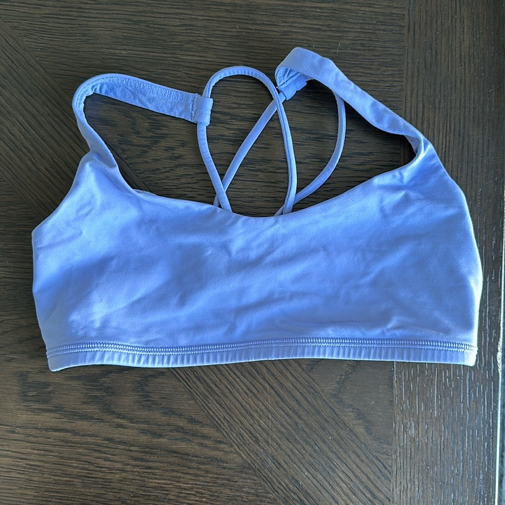 Lululemon Sports Bra - No Pads
Purple/Blue
Size 6
Like New